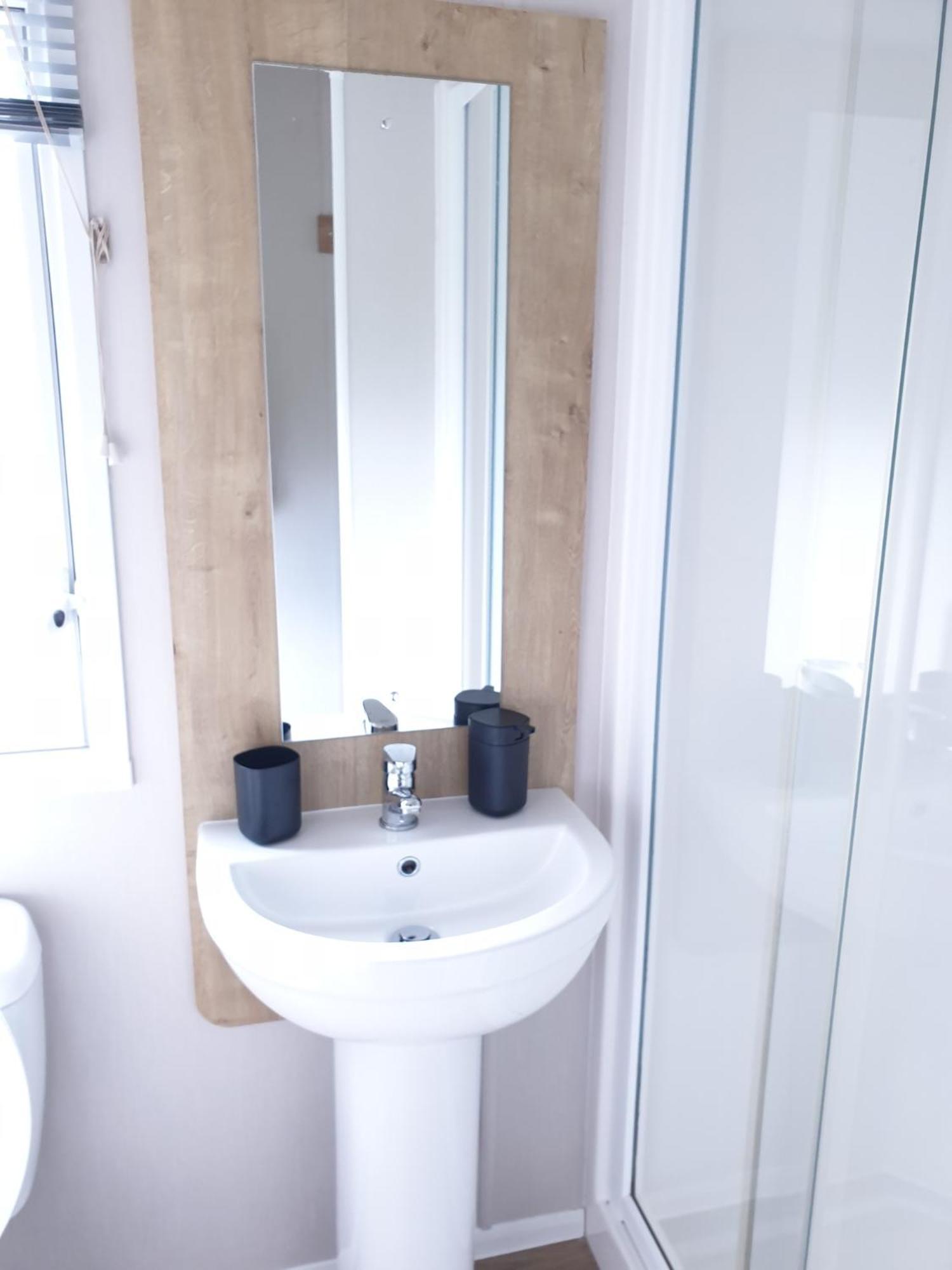 16 Anglers Acre Luxury Hot Tub Break Tattershall Lakes Exterior photo